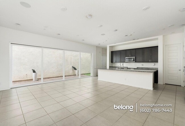 Building Photo - 221 E Balsam Dr