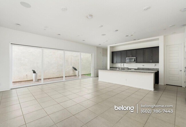 Foto del edificio - 221 E Balsam Dr