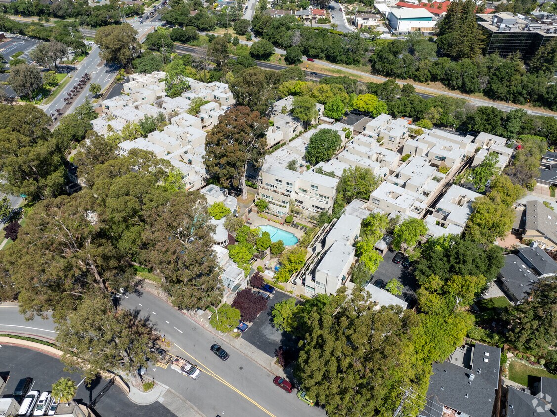 Building Photo - 1919 Alameda de las Pulgas