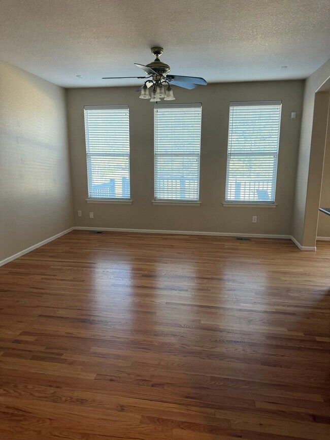 Foto del edificio - 10665 Cedarcrest Cir