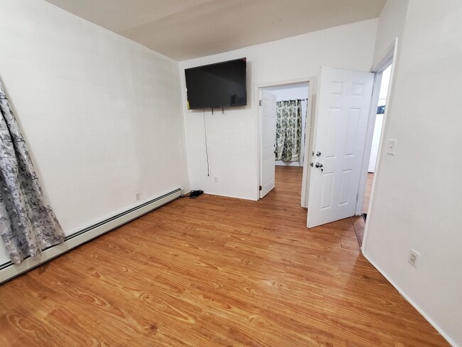 Building Photo - 140 W 3rd St