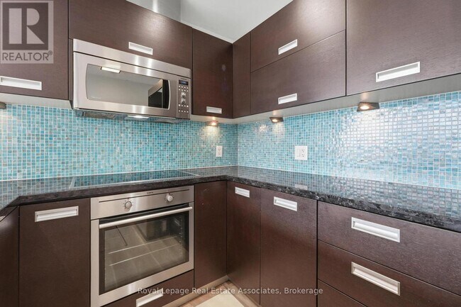 Photo du bâtiment - 90 Park Lawn Rd