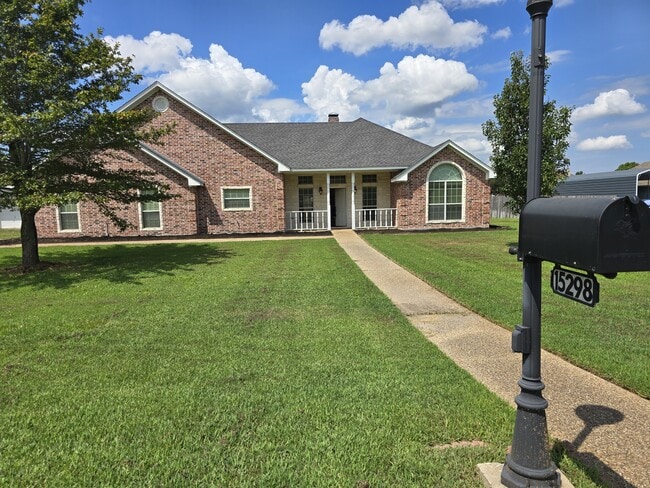 Building Photo - 15298 Wagon Wheel Cir