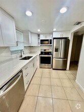 Building Photo - 9375 Fontainebleau Blvd