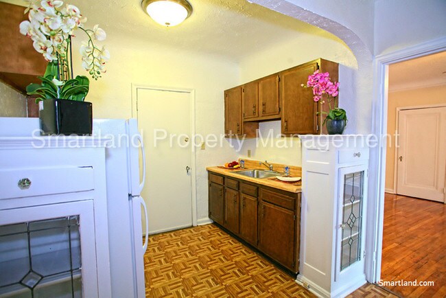 Foto del edificio - 3211 Yorkshire Rd