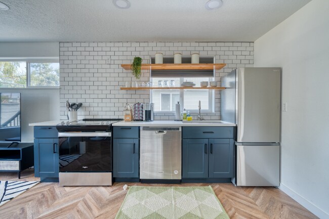 Building Photo - 5222 SE Holgate Blvd