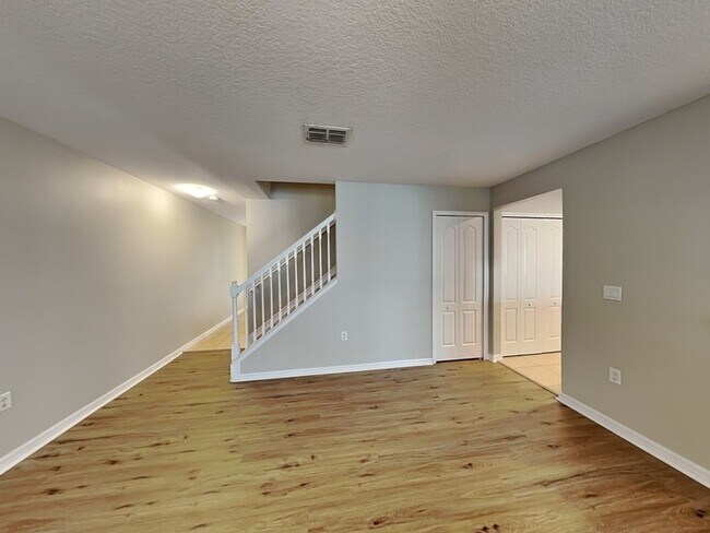 Building Photo - 2716 Whispering Trails Dr