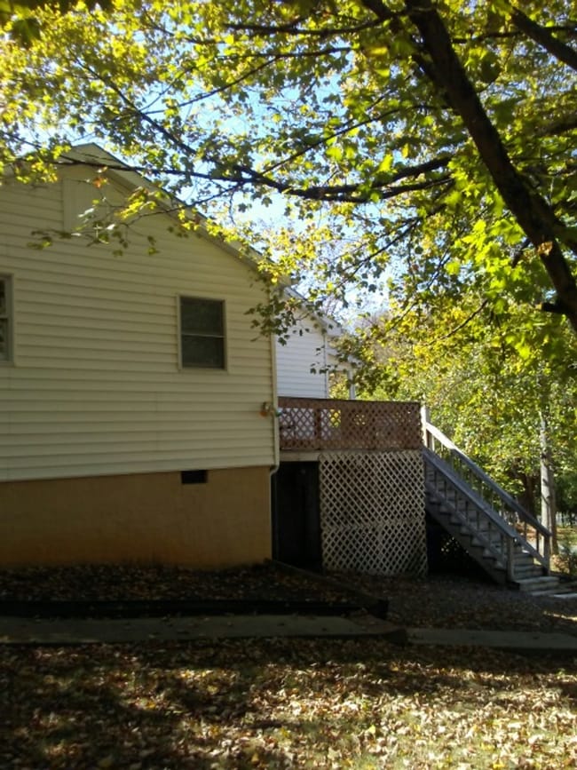 Foto del edificio - Bungalow Located Just Outside of Town