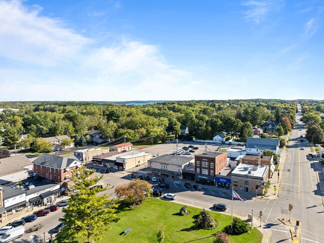 Foto del edificio - 106 N Main St