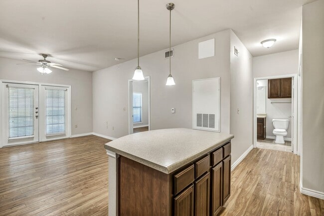 Building Photo - Reserve at Jones Road