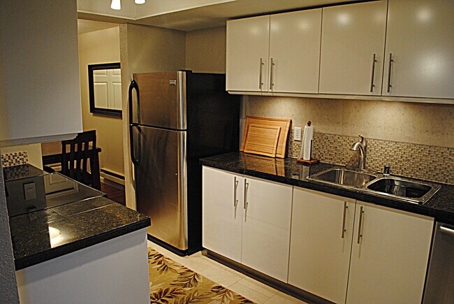 Building Photo - 4635 W Lake Sammamish Pky SE