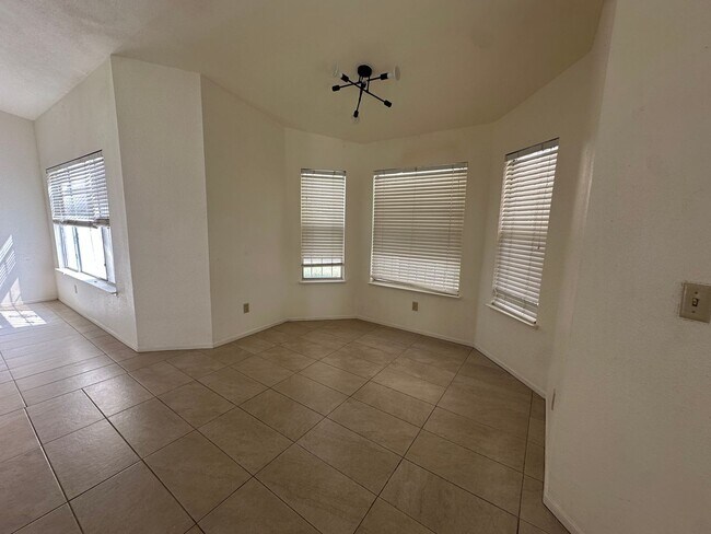 Foto del edificio - Great location. 3 bedroom single story Las Vegas home for rent.