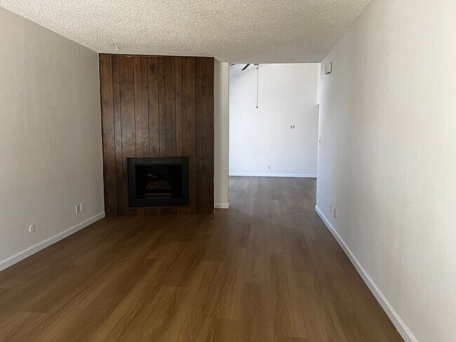 Building Photo - 2 Bedroom 1 Bath, 950 sqft. Rancho Cordova...