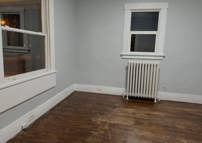 Building Photo - 414 7th St W