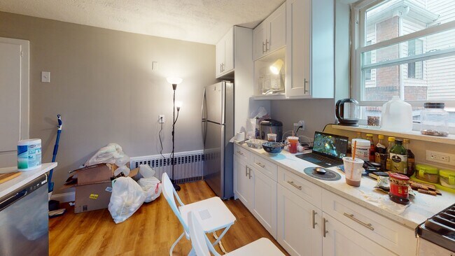 Building Photo - 10 Winship St