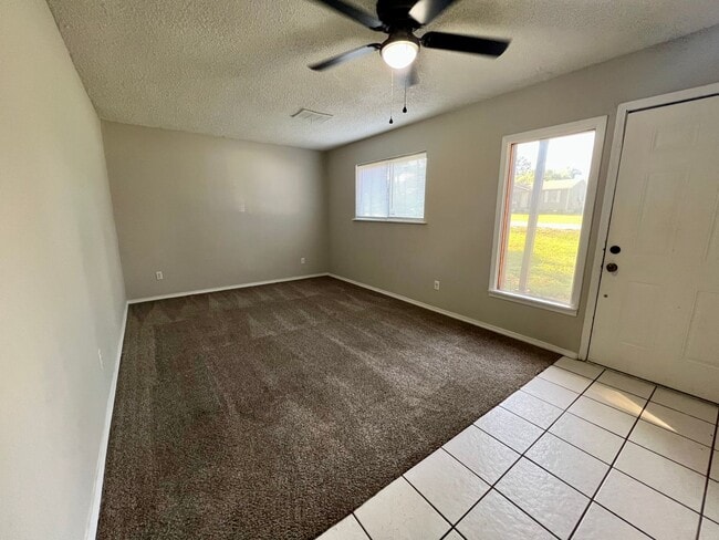 Building Photo - 708 8th St