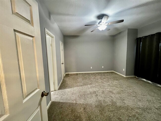 Foto del edificio - 3100 Walnut Bend Ln