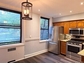Building Photo - 412 Larchmont Acres