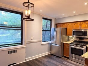 Building Photo - 412 Larchmont Acres