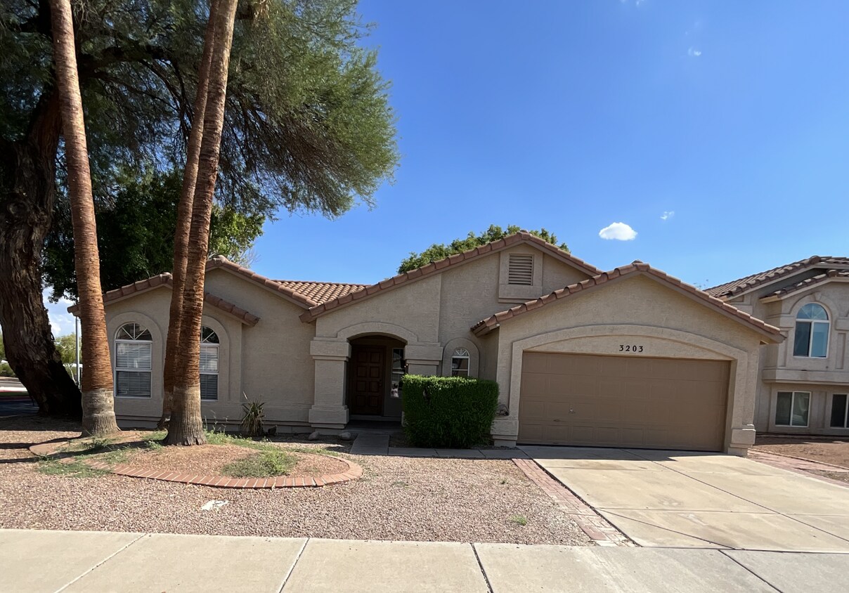 Primary Photo - 3203 W Thude Dr