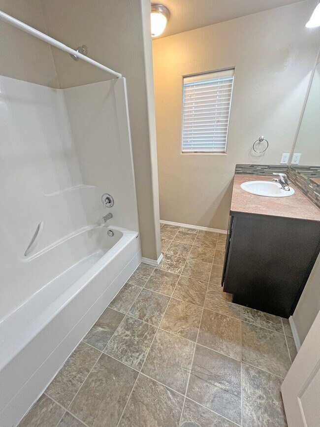 Building Photo - Norton Ranch Three Bedroom Detached Home