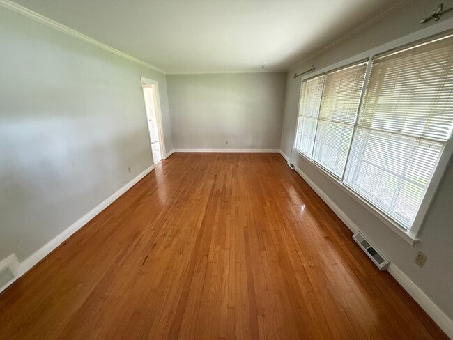 Building Photo - 2703 Lakeridge Cir NW