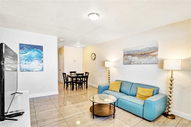 Building Photo - 2 br, 1 bath House - 23 NW 41st St