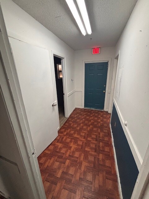 Foto del edificio - 7408 Commerce St