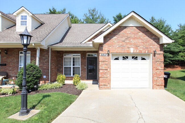Foto del edificio - 2207 Stanford Ct