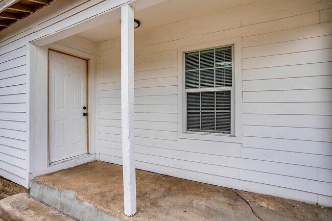 Foto del edificio - Amazing 2 Bed- 1 Bath Home in West Fort Wo...