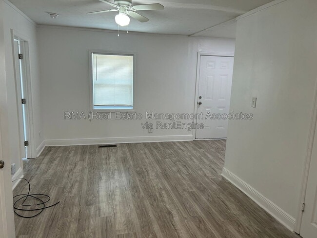 Foto del edificio - 917 E Broadway St