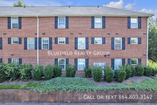Building Photo - 250 Elm St
