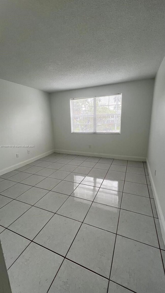 Foto del edificio - 4570 NW 79th Ave