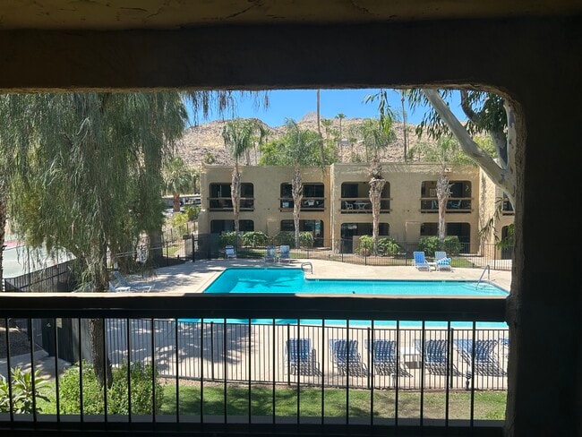 Building Photo - 5300 E Waverly Dr
