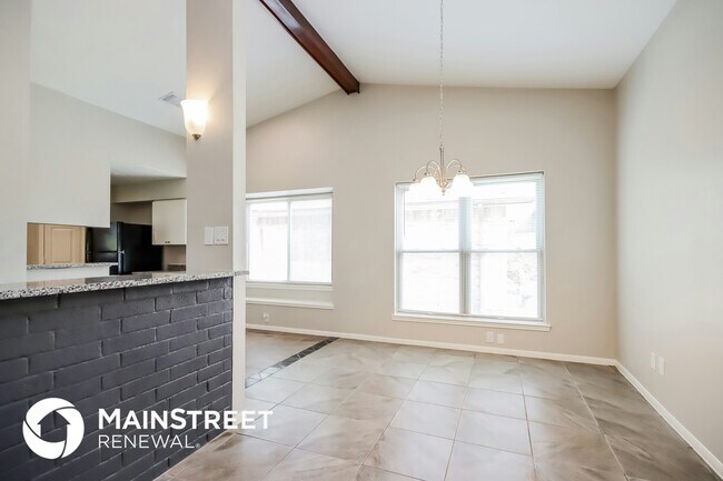 Foto del edificio - 8811 Oakleaf Forest Dr