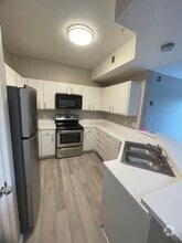 Building Photo - 2025 Erving Cir