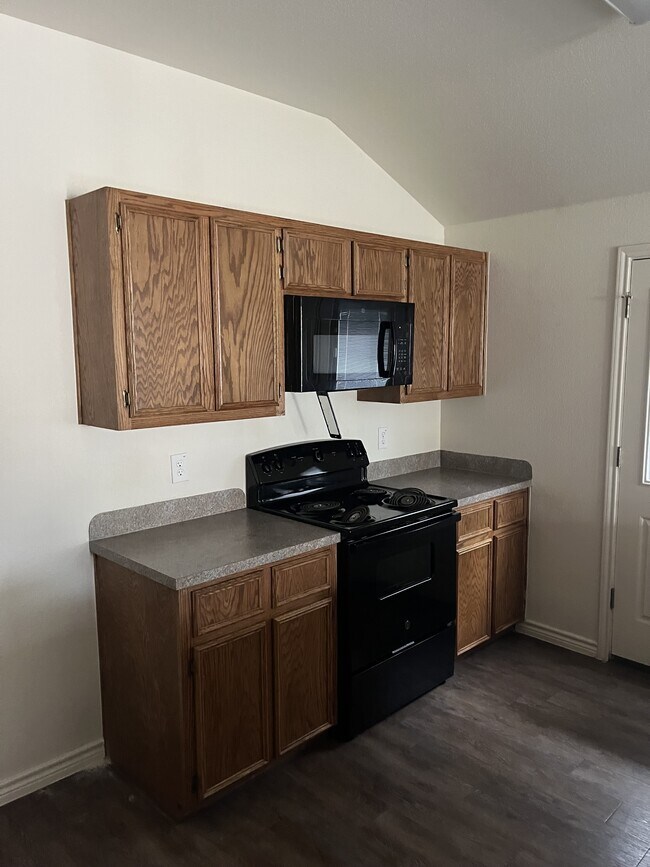 Foto del edificio - 922 Maplewood Dr
