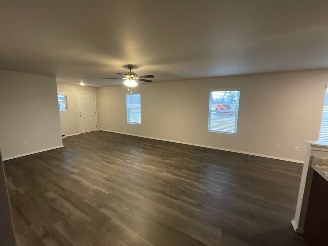 Building Photo - Pre-Leasing Now! Beautiful 3-Bedroom, 2-Bath Home in Barberry Court | Available August 12