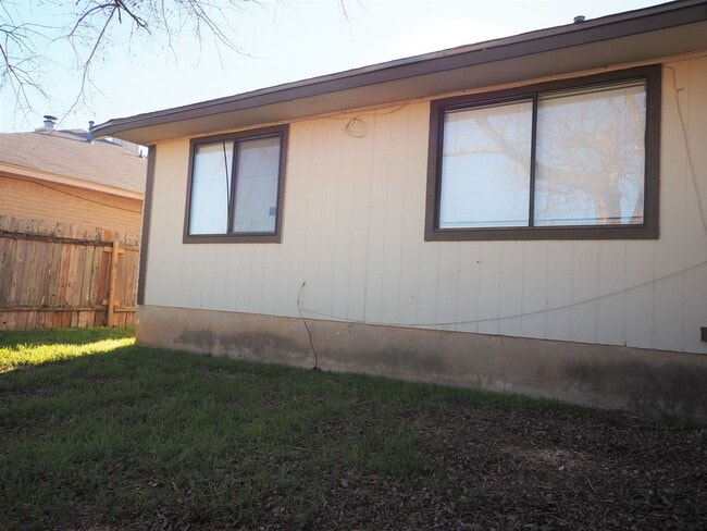 Building Photo - 1401 Hermitage Dr