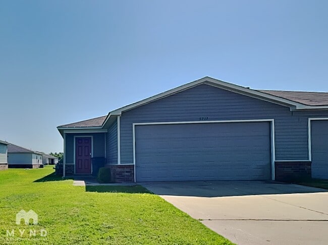 Building Photo - 5717 N 33rd St