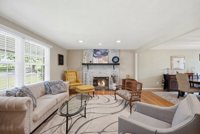 Foto del edificio - 113 Farmingdale Rd