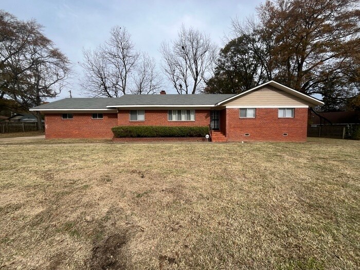 Primary Photo - 1634 Oakwood Dr