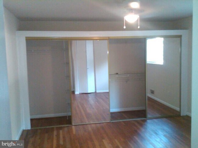 Building Photo - 10619 Kenilworth Ave
