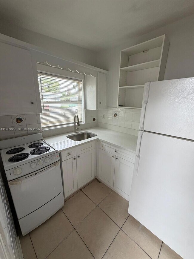 Foto del edificio - 5411 Ravenswood Rd