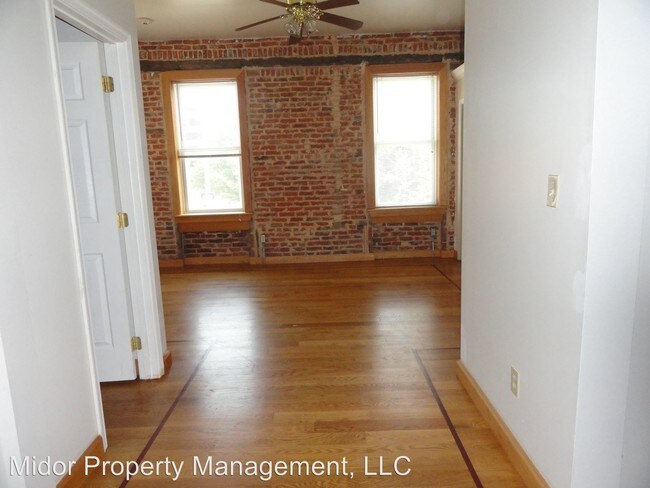 Building Photo - 102 S Beaver St