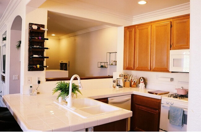 Foto del edificio - 2744 Crown Ridge Rd