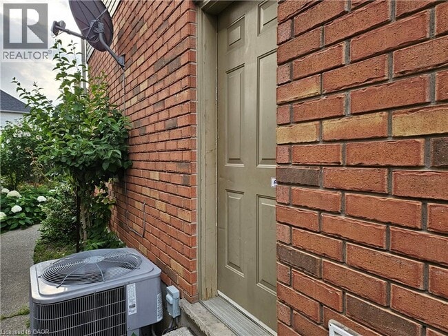 Building Photo - 88 Lowinger Ave