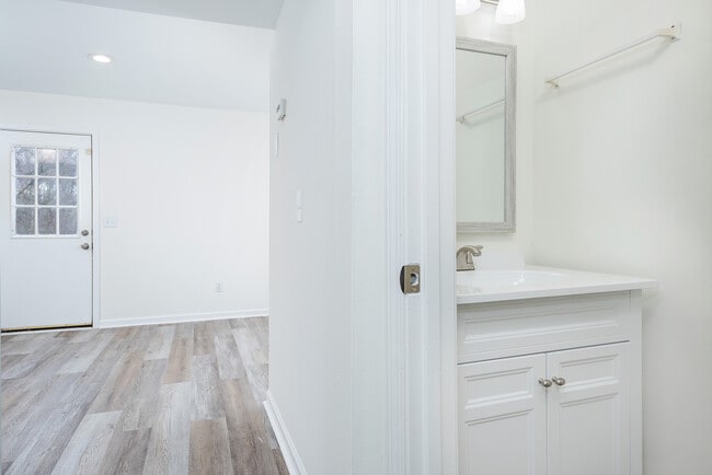 1/2 bath (downstairs) - 597 Huntington Pky