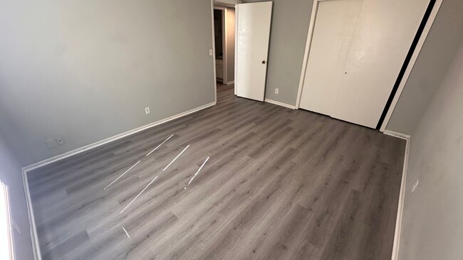 Foto del edificio - $775 - 2 bed 1 bath - Second floor Apartment