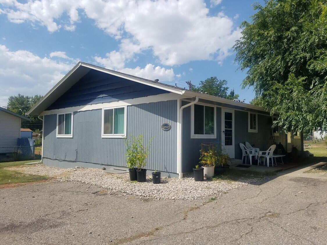 1211 Redwood Dr, Loveland, CO 80538 House Rental in Loveland, CO